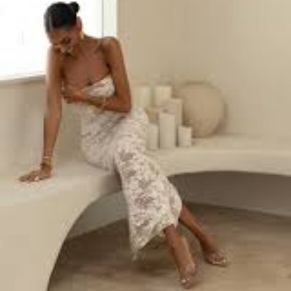 JLUXLABEL - NWT - Lace Midi Bodycon Dress - Picture 2 of 4